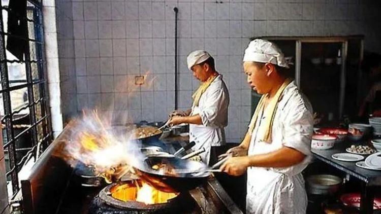 此前有媒体称德拉古辛的解约金为3000万欧，但这位21岁的罗马尼亚球员目前的合同中并没有解约金条款，俱乐部也淡化了这一传闻。